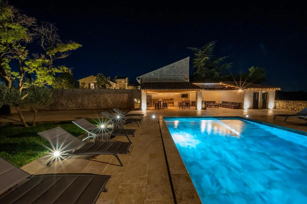 Mas Provencal Avec Piscine Chauffee ! Villa Tarascon